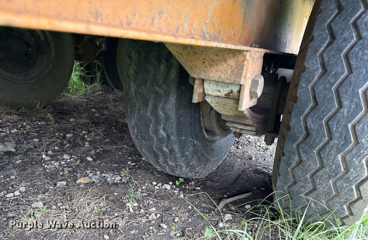 image for item DS4357 1994 Economy  MP423DE equipment trailer