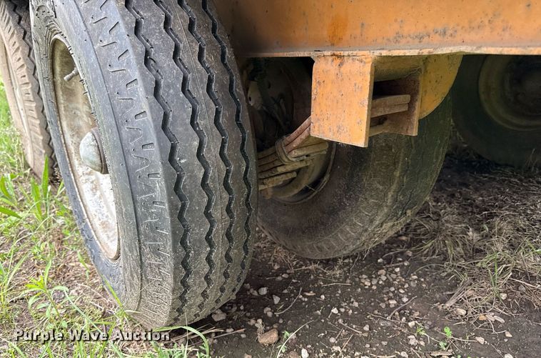 image for item DS4357 1994 Economy  MP423DE equipment trailer