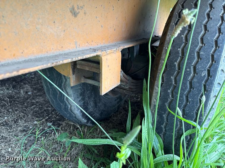 image for item DS4357 1994 Economy  MP423DE equipment trailer