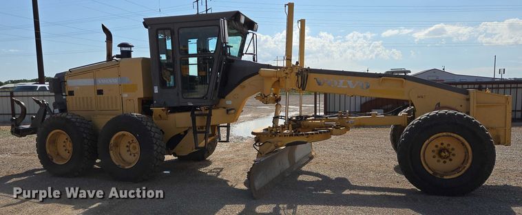 image for item DT4883 2001 Volvo G720VHP motor grader