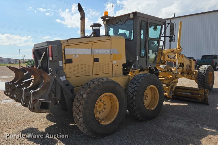 image for item DT4883 2001 Volvo G720VHP motor grader