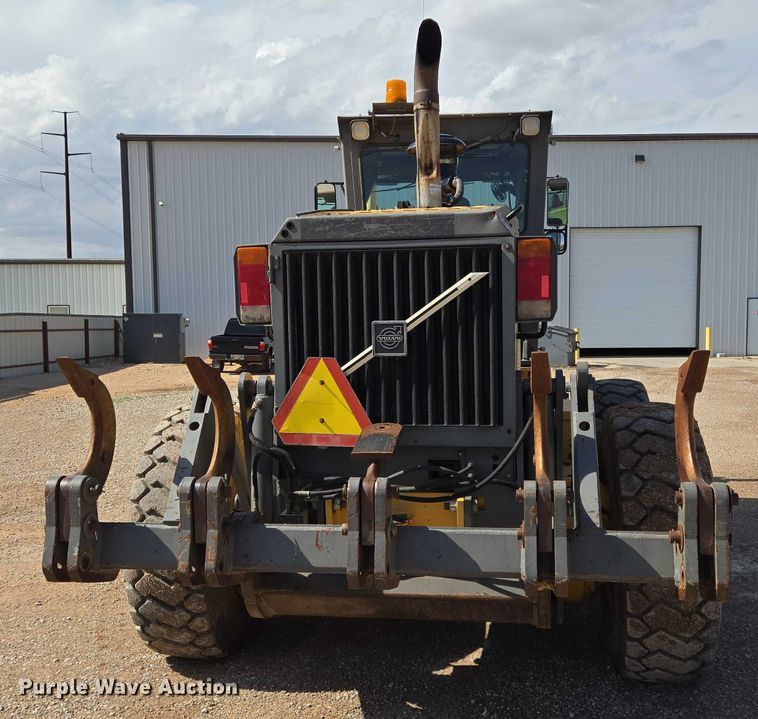 image for item DT4883 2001 Volvo G720VHP motor grader