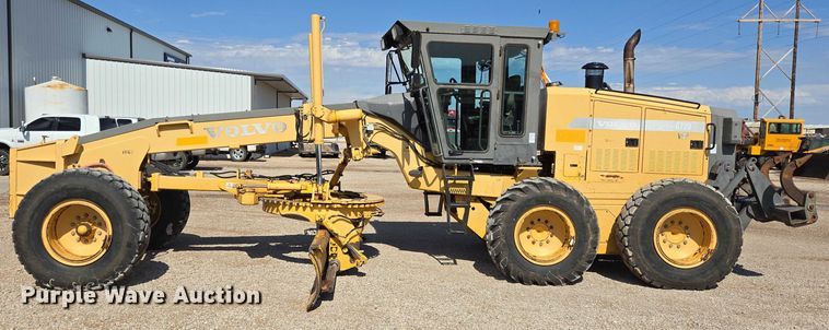 image for item DT4883 2001 Volvo G720VHP motor grader