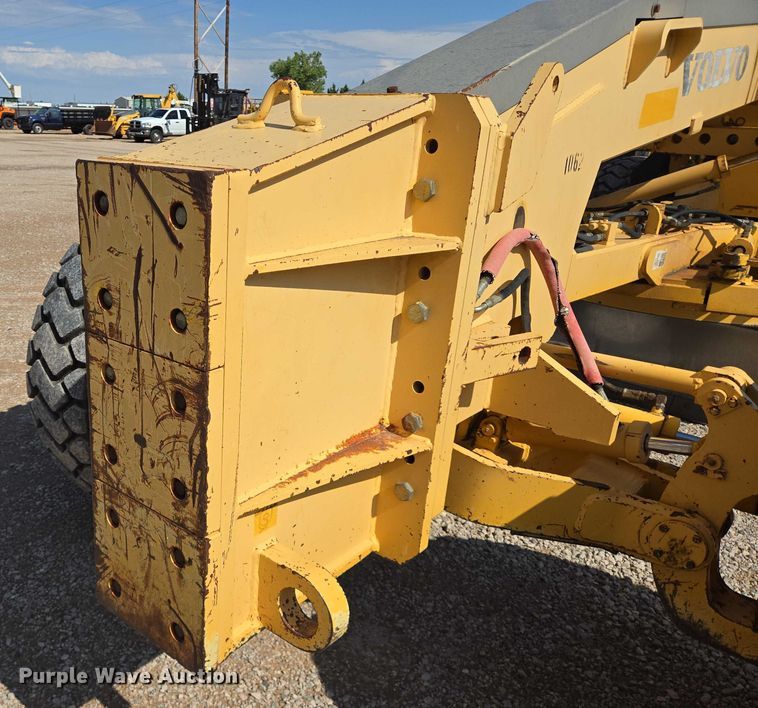 image for item DT4883 2001 Volvo G720VHP motor grader