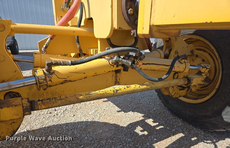 image for item DT4883 2001 Volvo G720VHP motor grader