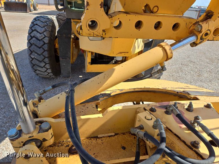 image for item DT4883 2001 Volvo G720VHP motor grader