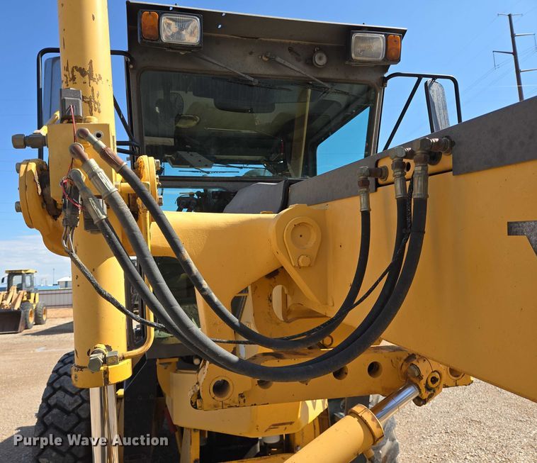 image for item DT4883 2001 Volvo G720VHP motor grader