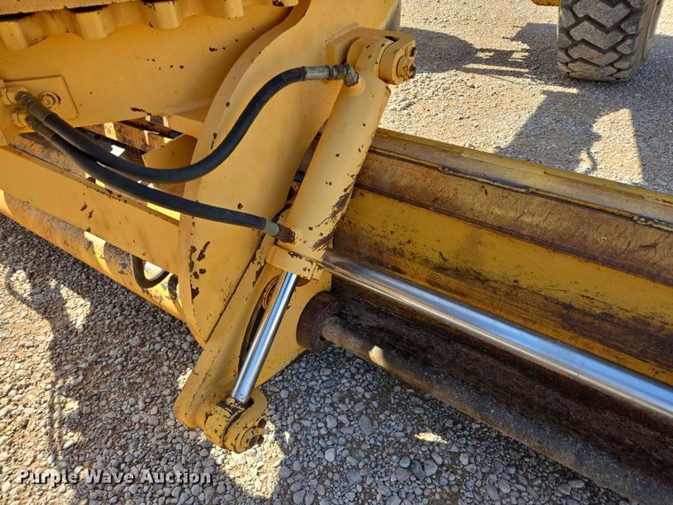 image for item DT4883 2001 Volvo G720VHP motor grader