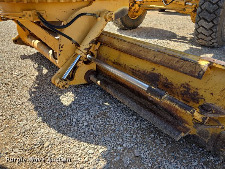 image for item DT4883 2001 Volvo G720VHP motor grader