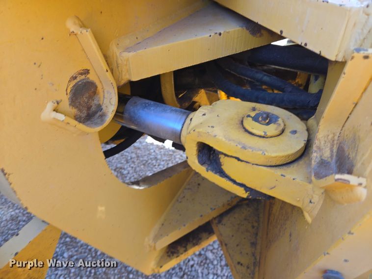 image for item DT4883 2001 Volvo G720VHP motor grader