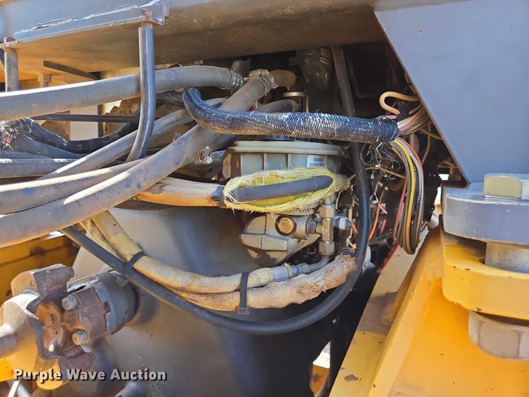 image for item DT4883 2001 Volvo G720VHP motor grader