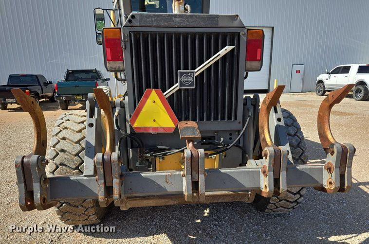 image for item DT4883 2001 Volvo G720VHP motor grader