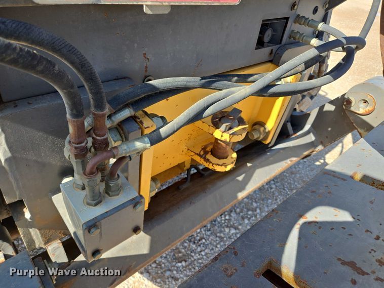 image for item DT4883 2001 Volvo G720VHP motor grader