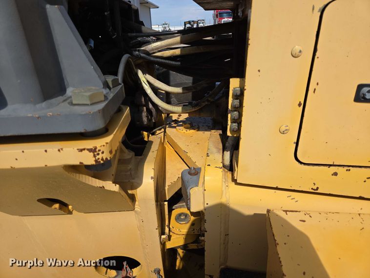 image for item DT4883 2001 Volvo G720VHP motor grader