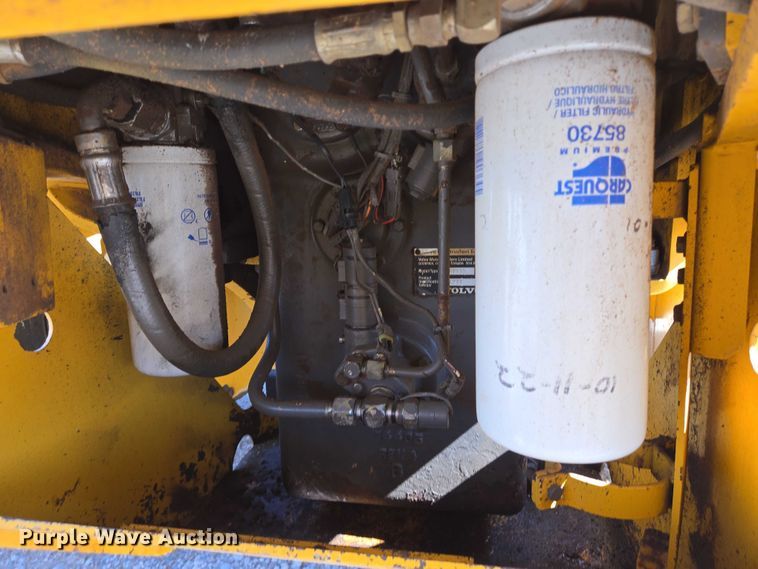 image for item DT4883 2001 Volvo G720VHP motor grader