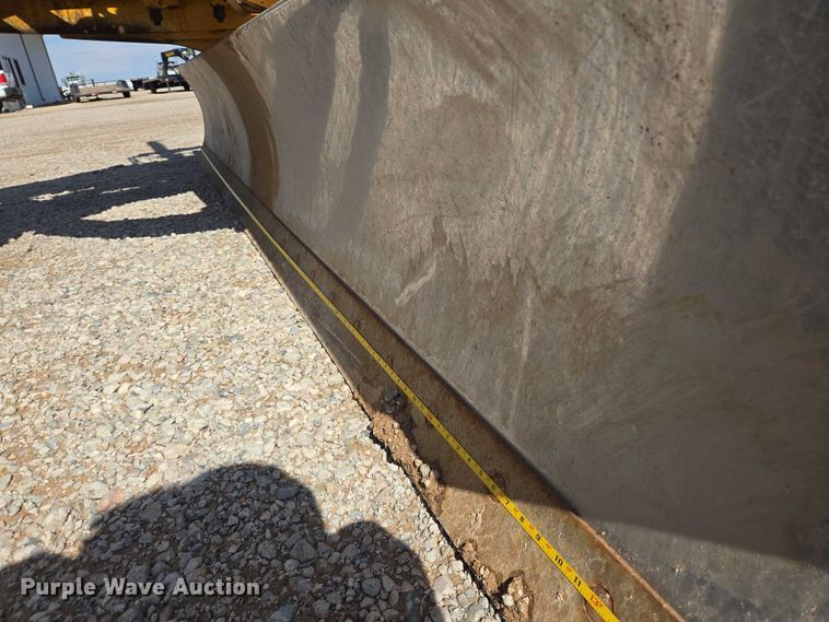 image for item DT4883 2001 Volvo G720VHP motor grader