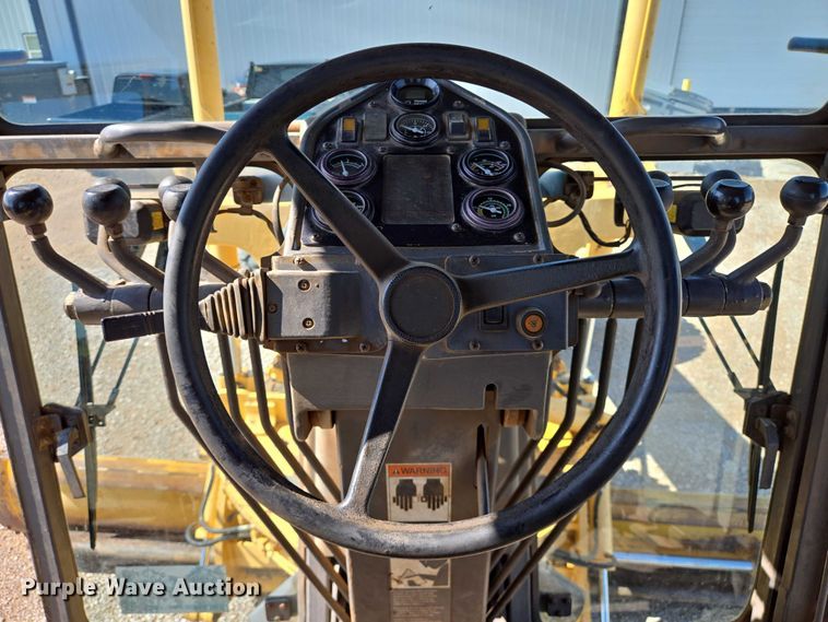 image for item DT4883 2001 Volvo G720VHP motor grader