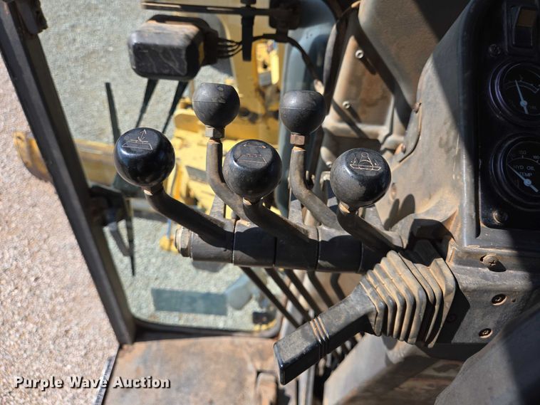 image for item DT4883 2001 Volvo G720VHP motor grader