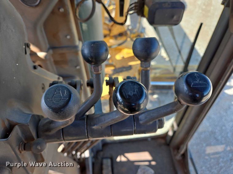 image for item DT4883 2001 Volvo G720VHP motor grader