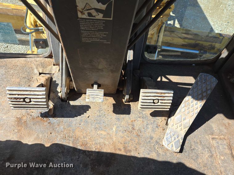 image for item DT4883 2001 Volvo G720VHP motor grader