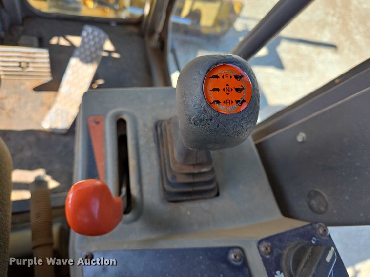 image for item DT4883 2001 Volvo G720VHP motor grader