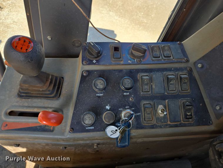 image for item DT4883 2001 Volvo G720VHP motor grader