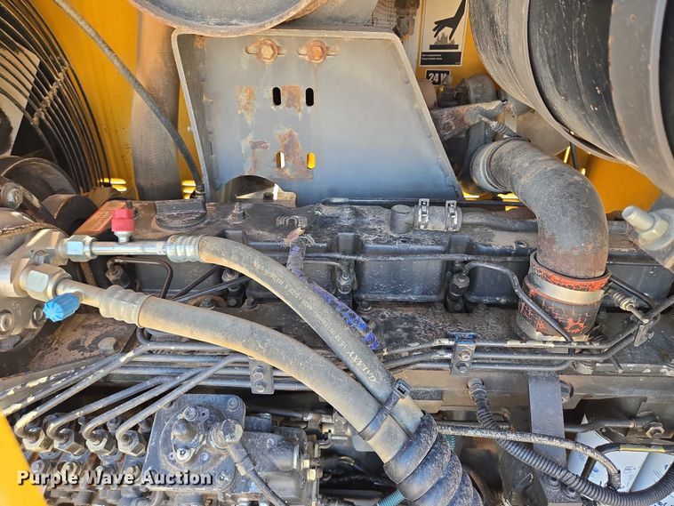 image for item DT4883 2001 Volvo G720VHP motor grader