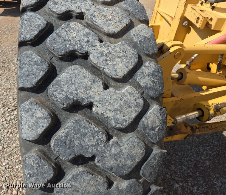 image for item DT4883 2001 Volvo G720VHP motor grader