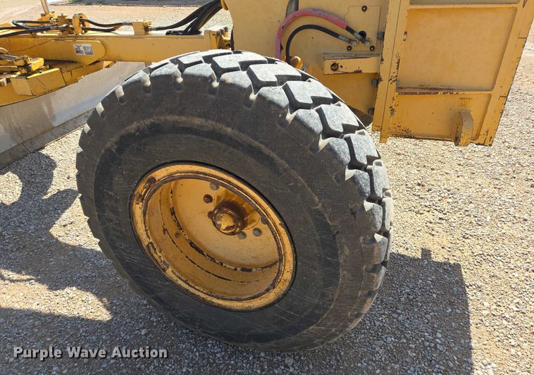 image for item DT4883 2001 Volvo G720VHP motor grader