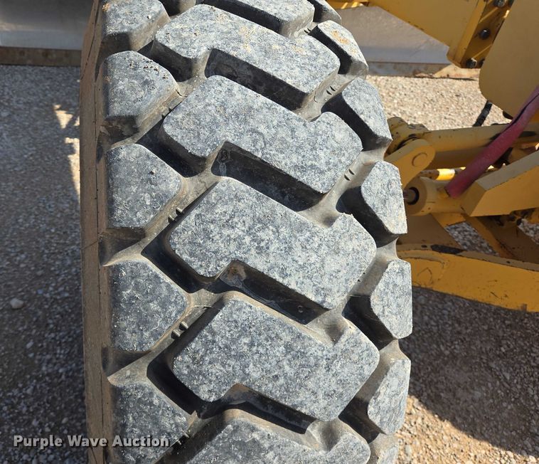 image for item DT4883 2001 Volvo G720VHP motor grader