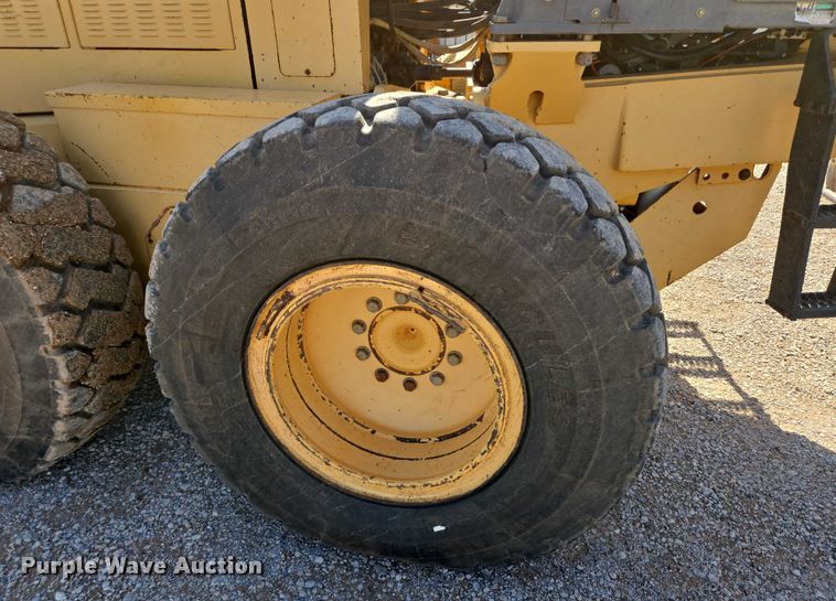 image for item DT4883 2001 Volvo G720VHP motor grader