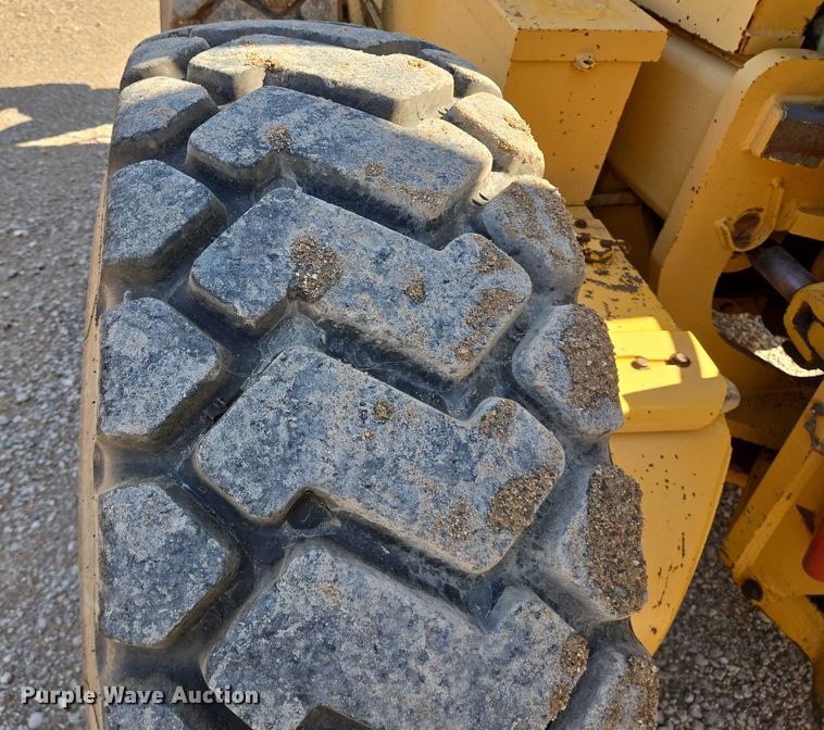 image for item DT4883 2001 Volvo G720VHP motor grader