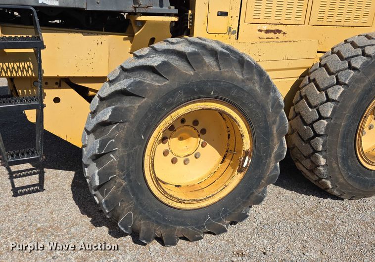 image for item DT4883 2001 Volvo G720VHP motor grader