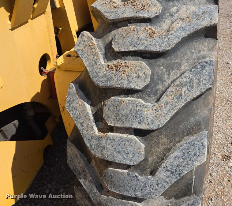 image for item DT4883 2001 Volvo G720VHP motor grader