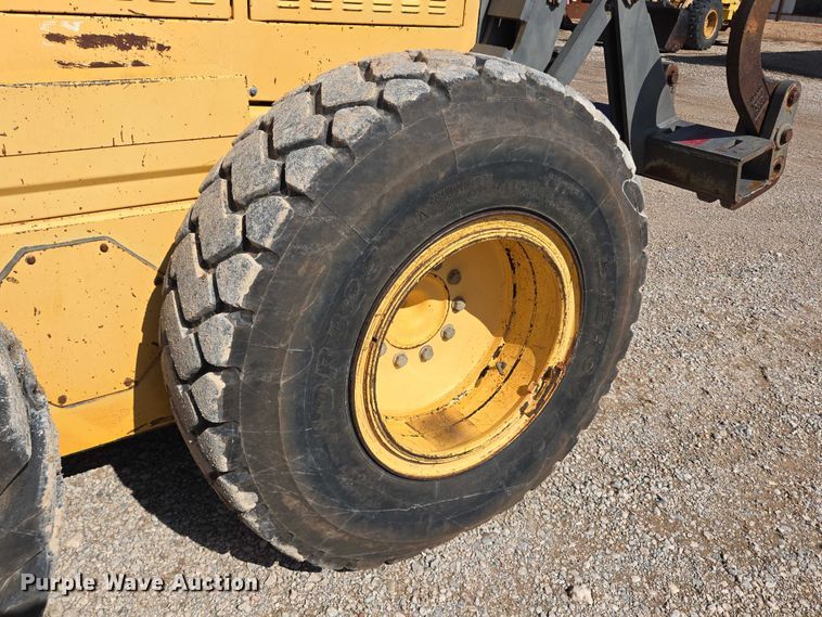 image for item DT4883 2001 Volvo G720VHP motor grader