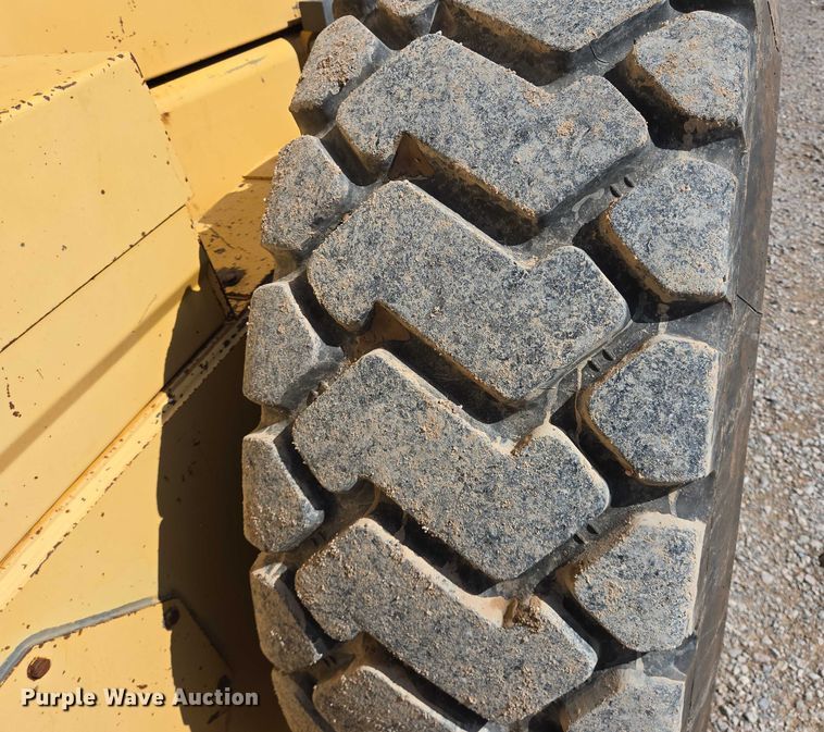 image for item DT4883 2001 Volvo G720VHP motor grader