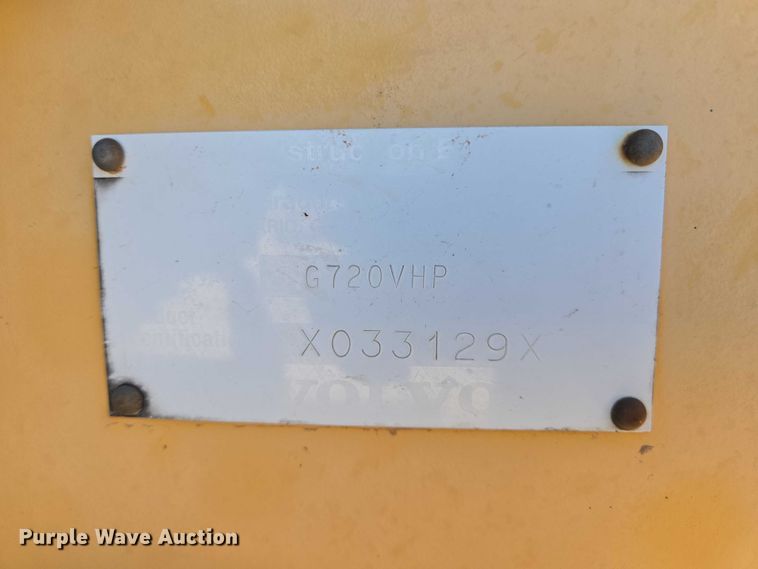 image for item DT4883 2001 Volvo G720VHP motor grader