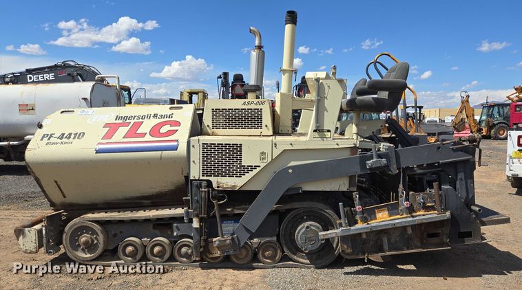 image for item DT4884 2005 Blaw Knox PF-4410 paver