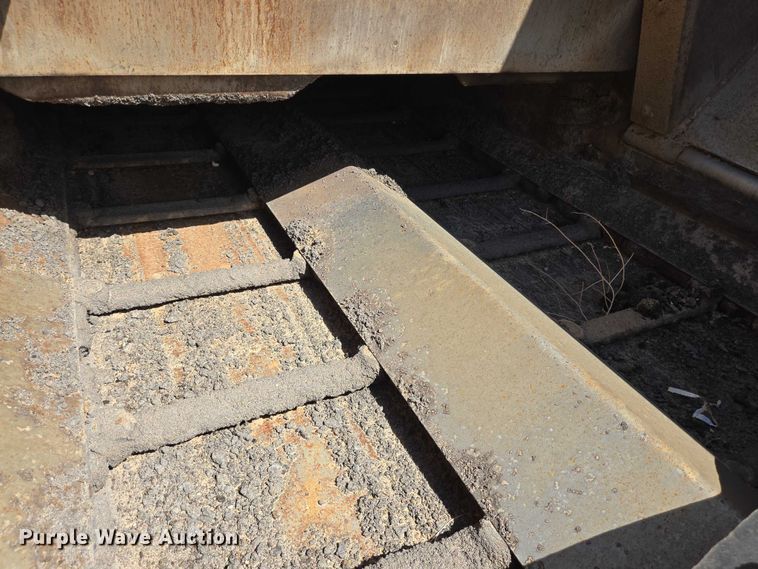 image for item DT4884 2005 Blaw Knox PF-4410 paver