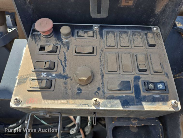 image for item DT4884 2005 Blaw Knox PF-4410 paver