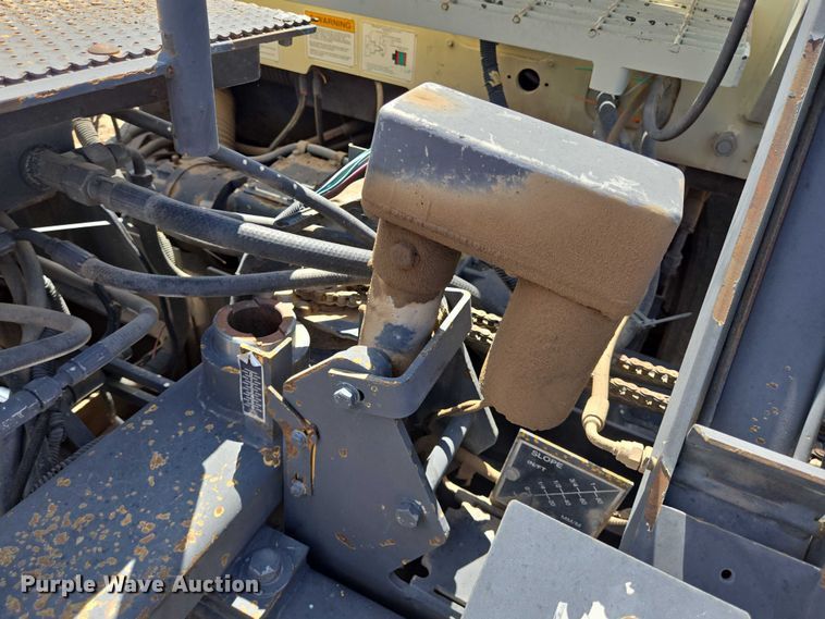 image for item DT4884 2005 Blaw Knox PF-4410 paver