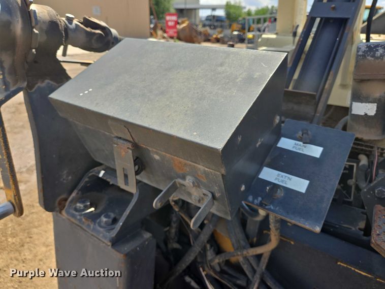 image for item DT4884 2005 Blaw Knox PF-4410 paver