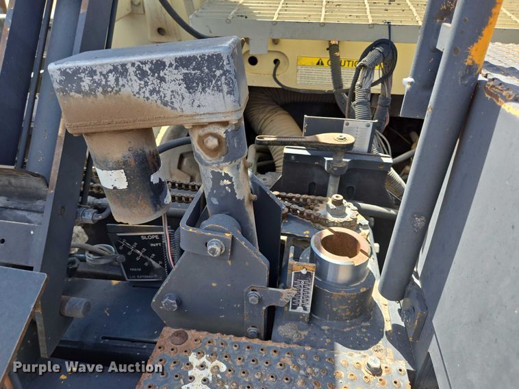 image for item DT4884 2005 Blaw Knox PF-4410 paver