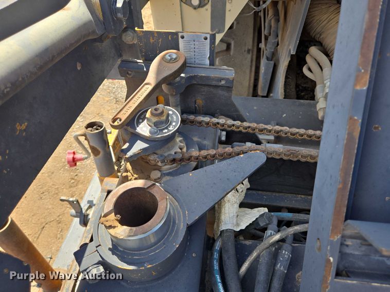 image for item DT4884 2005 Blaw Knox PF-4410 paver