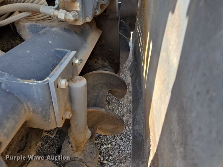 image for item DT4884 2005 Blaw Knox PF-4410 paver