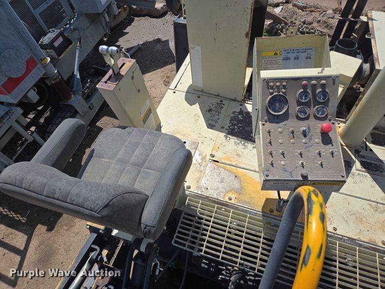 image for item DT4884 2005 Blaw Knox PF-4410 paver