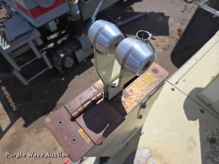 image for item DT4884 2005 Blaw Knox PF-4410 paver