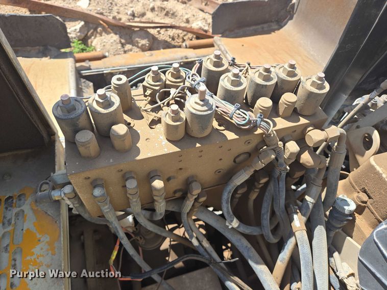 image for item DT4884 2005 Blaw Knox PF-4410 paver