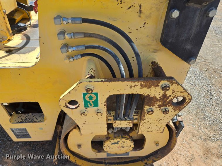 image for item DT4887 2006 Sakai SW320 double drum vibratory roller