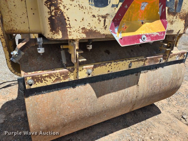 image for item DT4887 2006 Sakai SW320 double drum vibratory roller